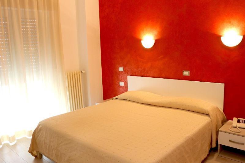 Tourist Hotel Потенца Экстерьер фото