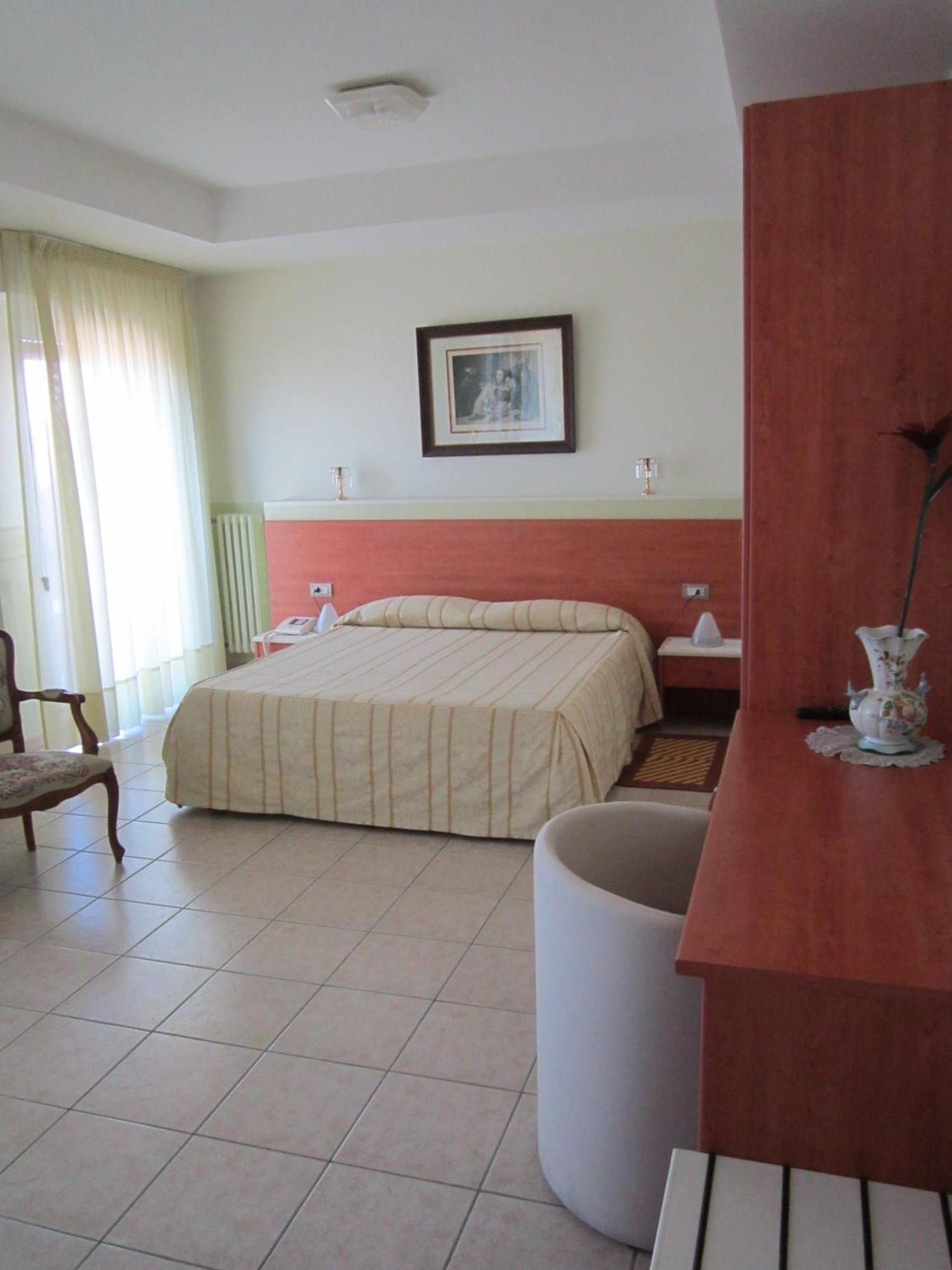 Tourist Hotel Потенца Экстерьер фото