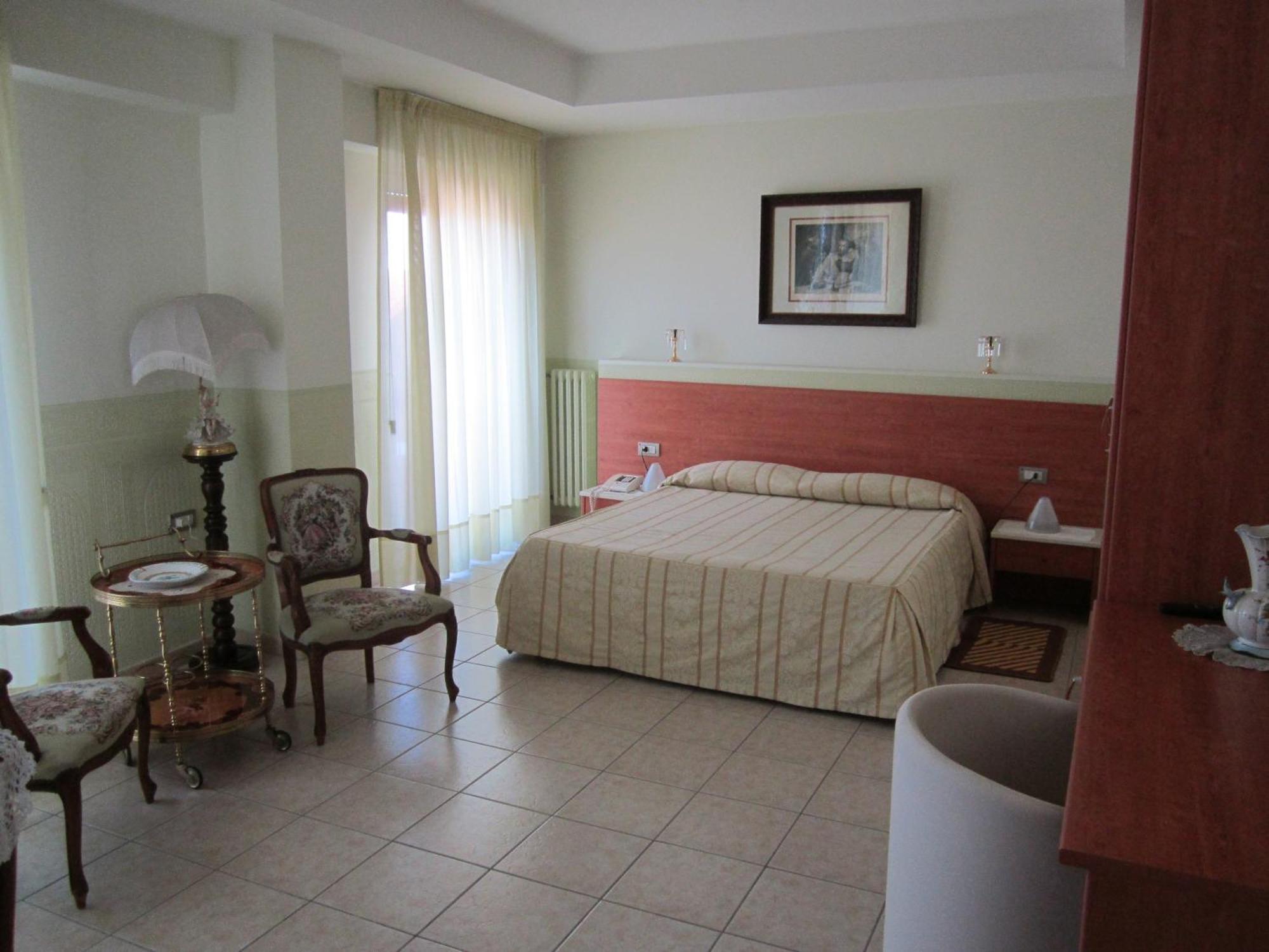 Tourist Hotel Потенца Экстерьер фото