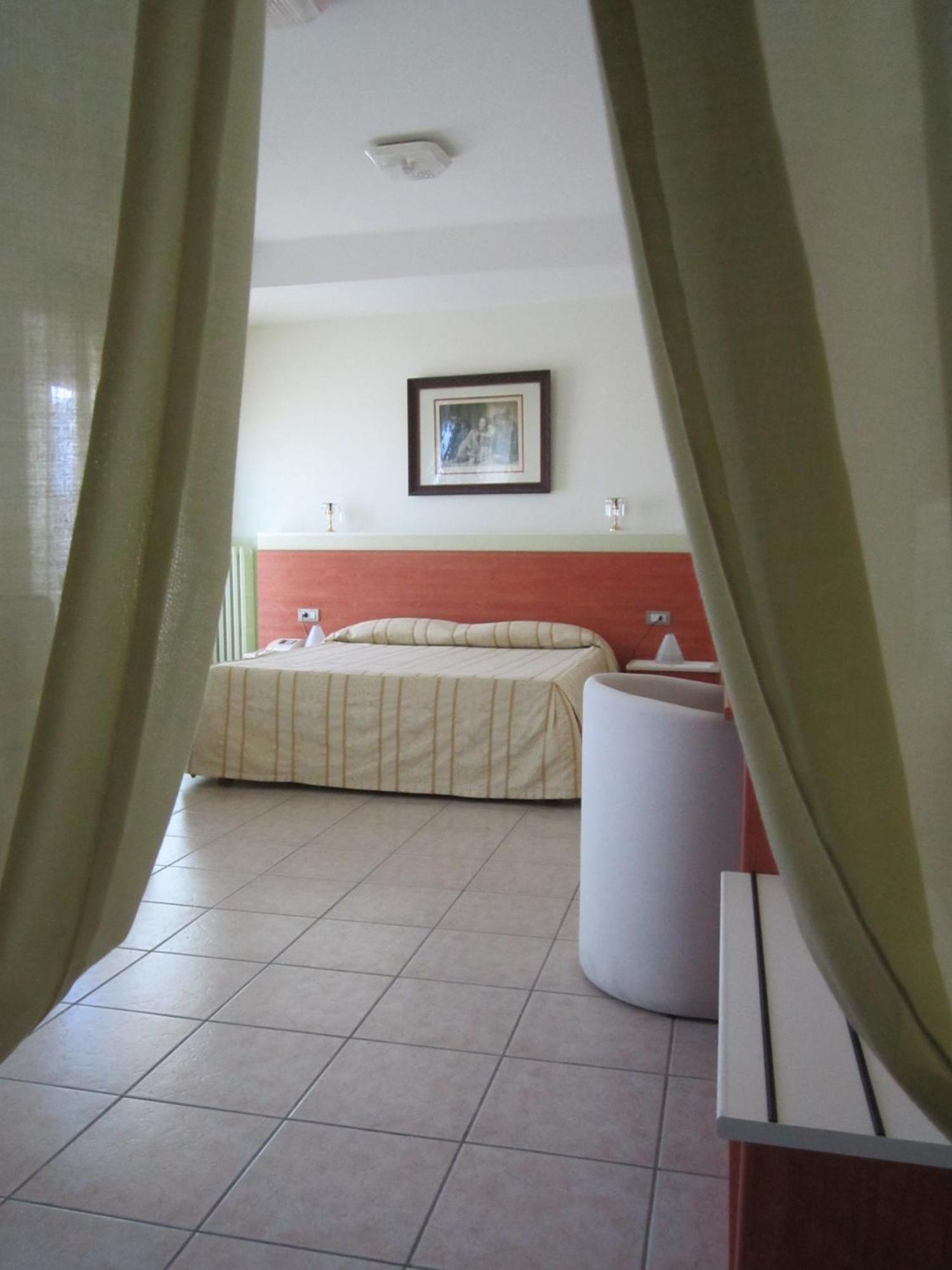Tourist Hotel Потенца Экстерьер фото