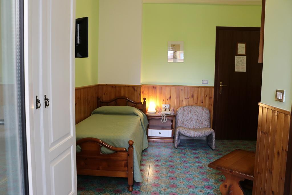 Tourist Hotel Потенца Экстерьер фото