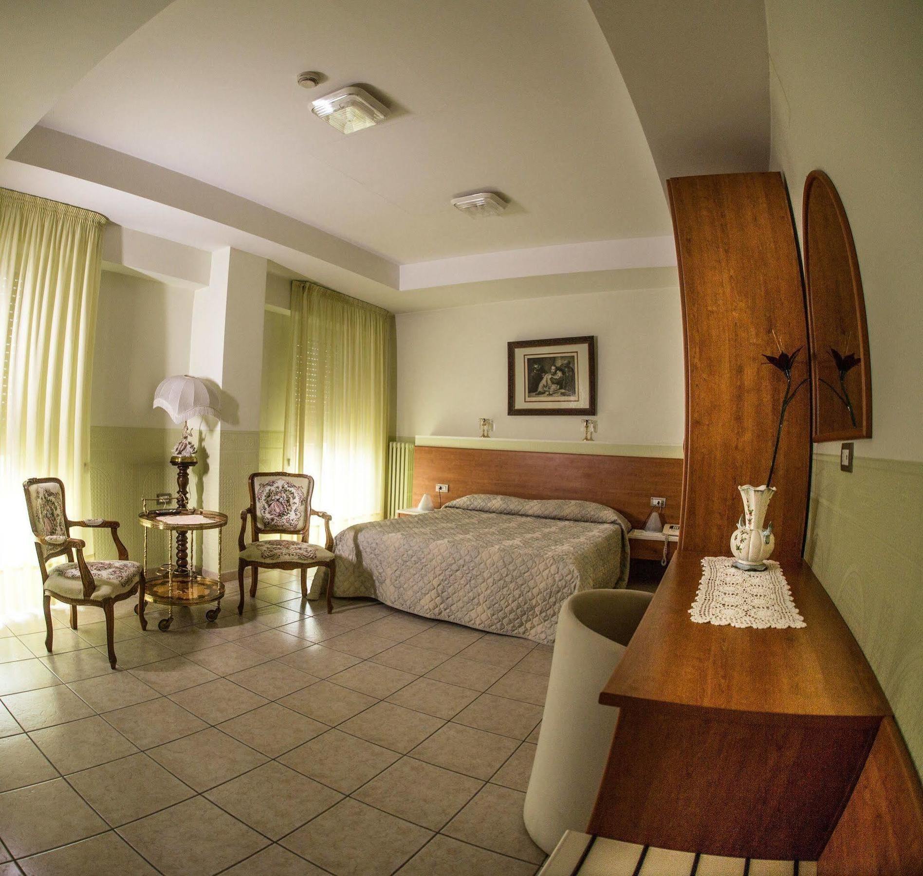 Tourist Hotel Потенца Экстерьер фото