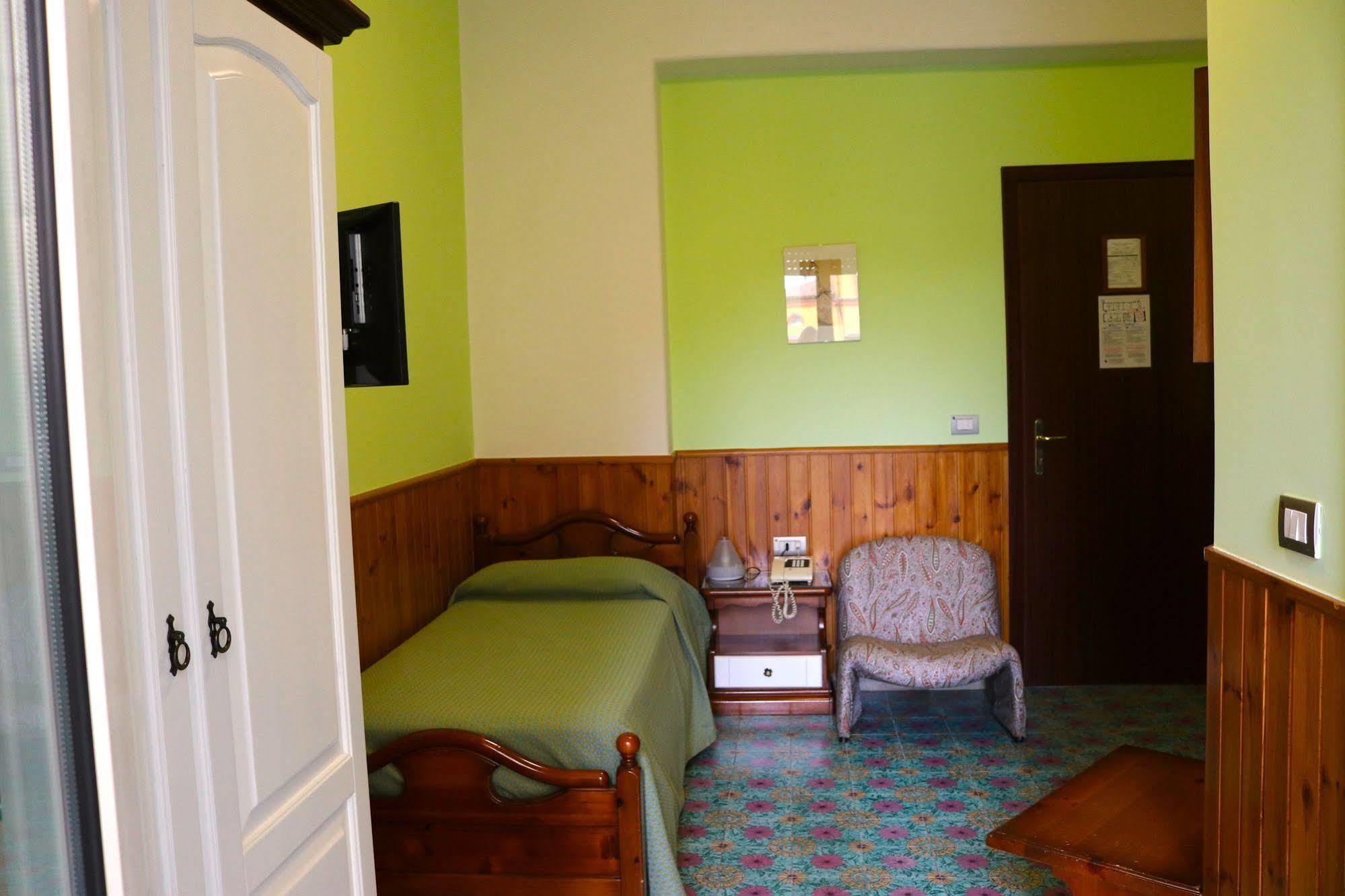 Tourist Hotel Потенца Экстерьер фото